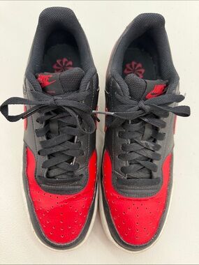 Nike men’s court vision size 11, black red BRED Low Top FJ 0685–010 shoe sneaker